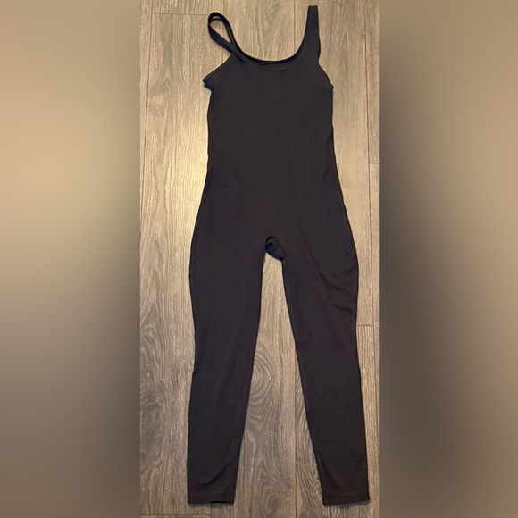 Aritzia TNABUTTER Shake-It Jumpsuit- Size: Medium (Black) - Picture 3 of 4